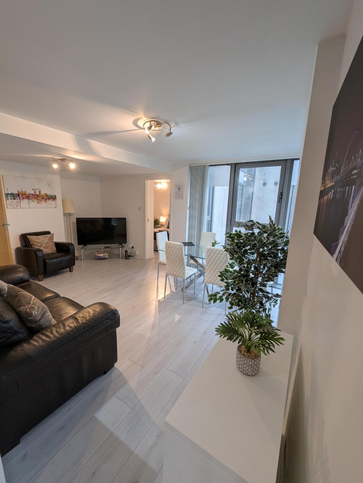 Glasgow City Centre Waterfront Apartment Esterno foto